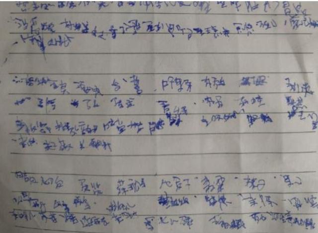 小学生“蚂蚁字体”走红,行云流水只可意会