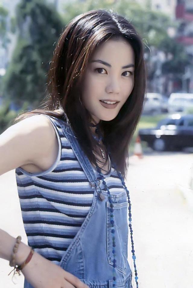 著名作家炮轰王菲:你结过两次婚,算什么女神