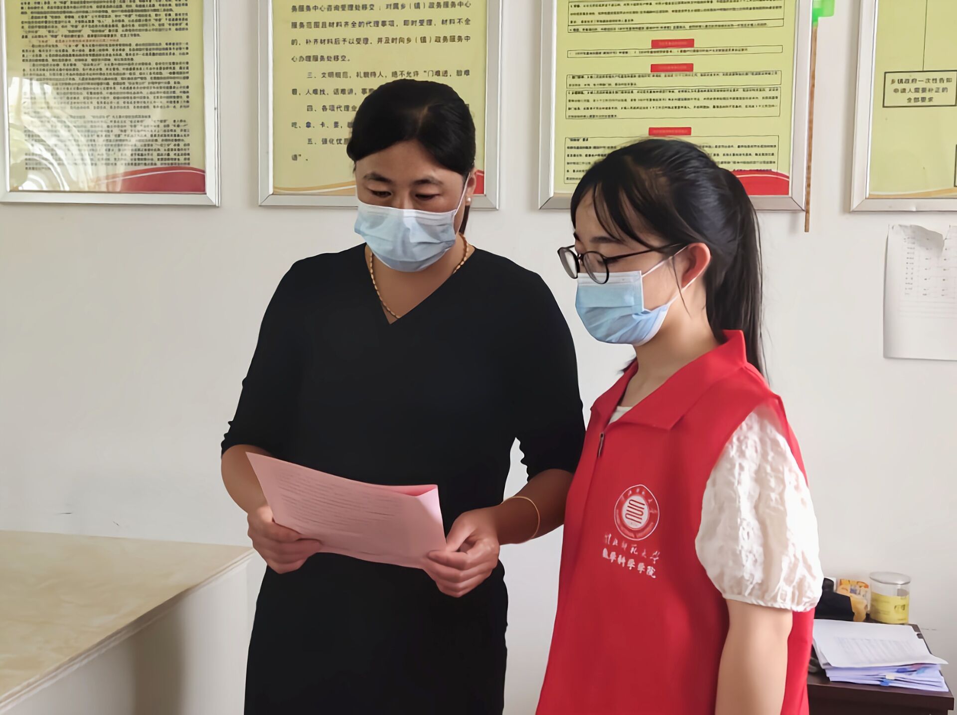 淮师学子三下乡,助力新冠疫苗接种